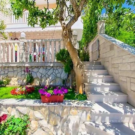 In With Sea View, Balcony, Air Conditioning, Wi-fi Apartman