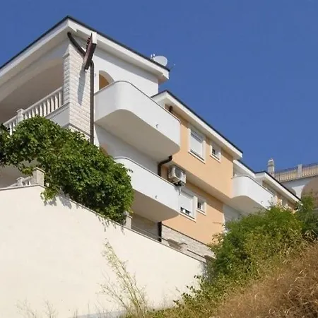 In With Sea View, Balcony, Air Conditioning, Wi-fi *