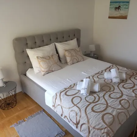 In With Sea View, Balcony, Air Conditioning, Wi-fi