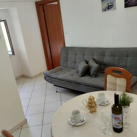 Apartment In With Sea View, Balcony, Air Conditioning, Wi-fi