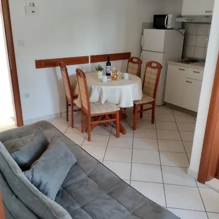 In With Sea View, Balcony, Air Conditioning, Wi-fi Apartman Pisak